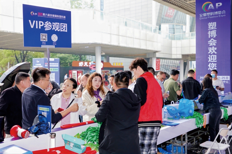 組委會(huì)通過客服團(tuán)隊(duì)一對(duì)一精準(zhǔn)邀約采購商